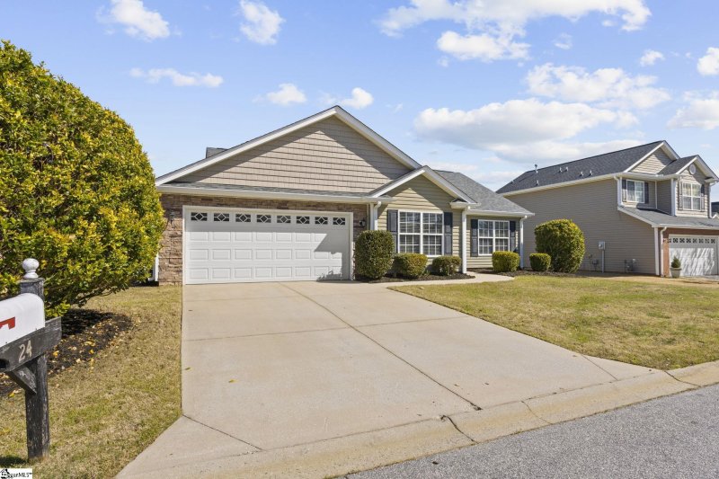 Property image 2 at 24 Whitethorn Lane, Greenville, SC 29607