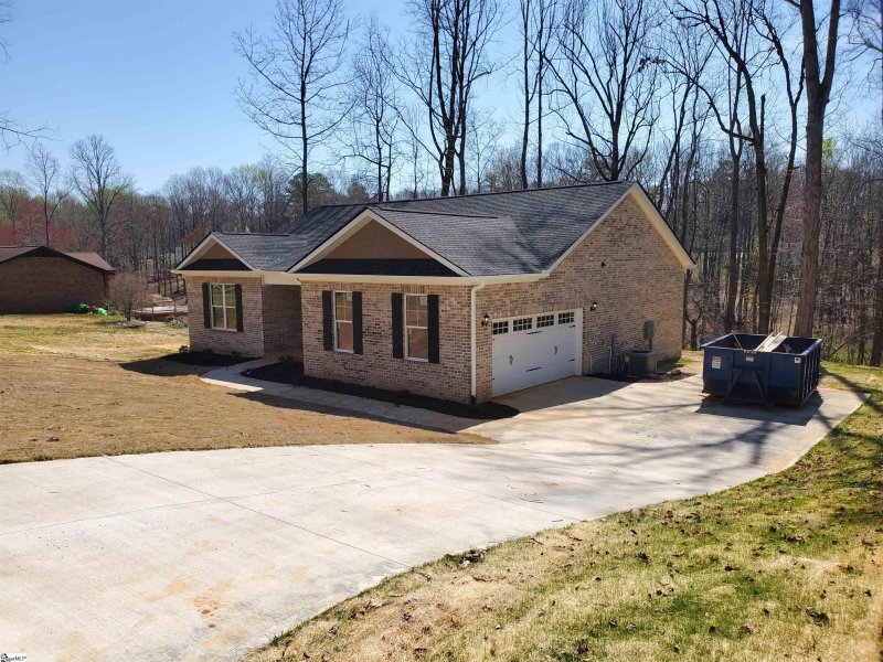 Property image 3 at 408 Hillandale Drive, Liberty, SC 29657