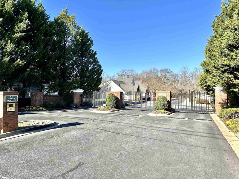 Property image 3 at 201 Chadwyck Court, Greenville, SC 29615