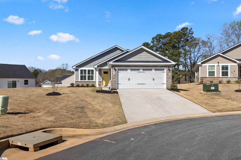 Property image 2 at 835 Moss Cove Court, Spartanburg, SC 29302