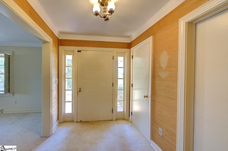 Property image 3 at 325 Dellwood Drive, Greenville, SC 29609