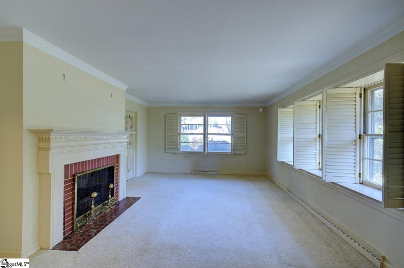 Property image 4 at 325 Dellwood Drive, Greenville, SC 29609