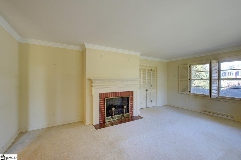 Property image 5 at 325 Dellwood Drive, Greenville, SC 29609