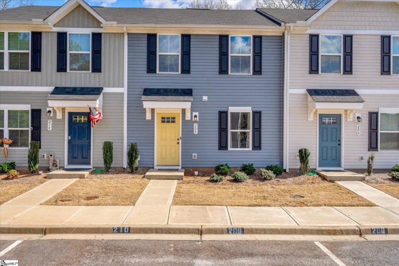 Property image 2 at 208 Fernside Court, Greenville, SC 29617