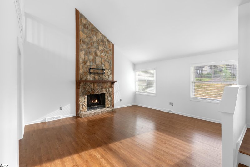 Property image 2 at 11 Meredith Lane, Greenville, SC 29607