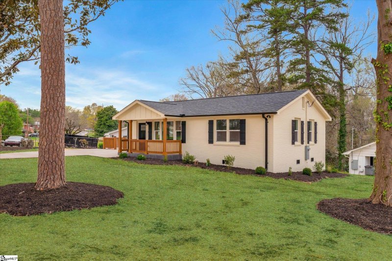 Property image 5 at 109 Kennedy Drive, Greenville, SC 29605-3235