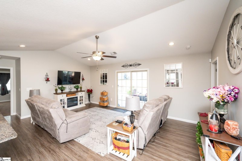 Property image 4 at 113 Sleepy River Road, Simpsonville, SC 29681-8157