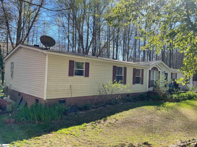 Property image 3 at 109 Lakeside Drive, Taylors, SC 29687