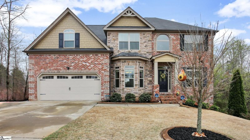 Property image 2 of 618 Delany Court in Glen Lake, Boiling Springs, SC 29316