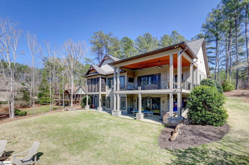 Property image 3 at 202 W Cannon Court, Seneca, SC 29672