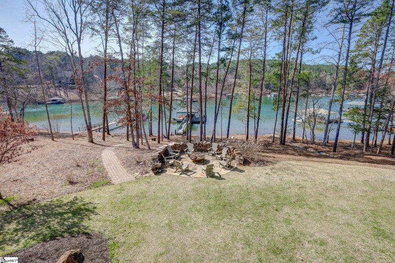Property image 4 at 202 W Cannon Court, Seneca, SC 29672