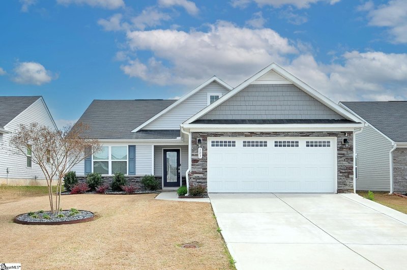 Property image 2 at 303 Vernonburg Court, Piedmont, SC 29673