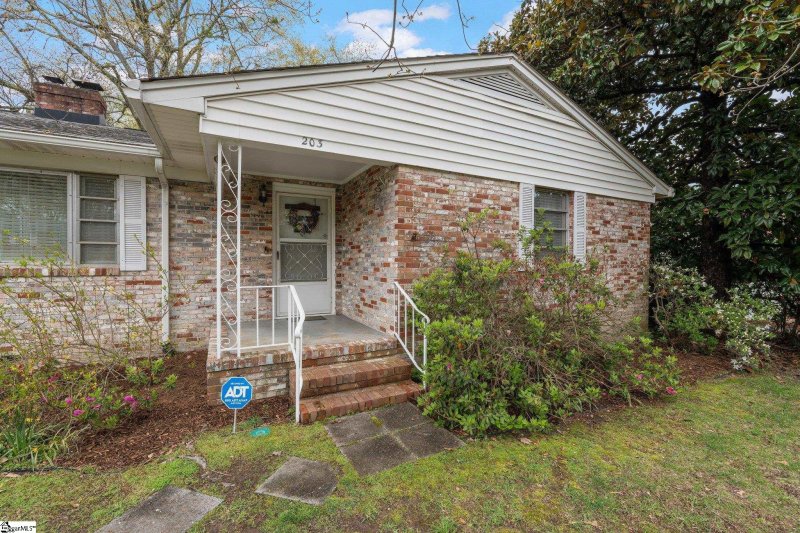 Property image 3 at 203 Fairhaven Drive, Taylors, SC 29687