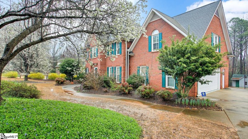 Property image 3 at 841 Oakcrest Road, Spartanburg, SC 29301