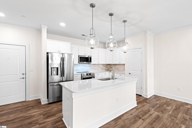 Property image 3 at 98 E McBee Avenue, Greenville, SC 29601