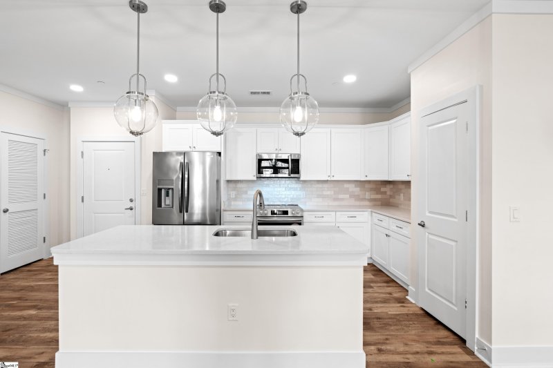 Property image 4 at 98 E McBee Avenue, Greenville, SC 29601