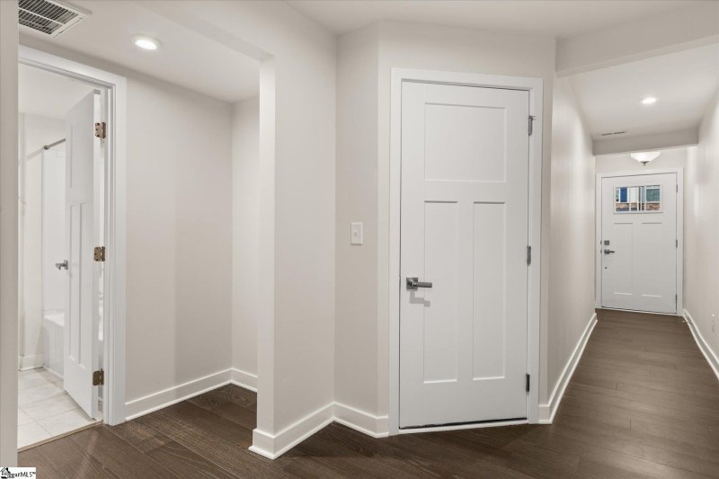 Property image 5 at 28 Questover Drive, Greenville, SC 29607