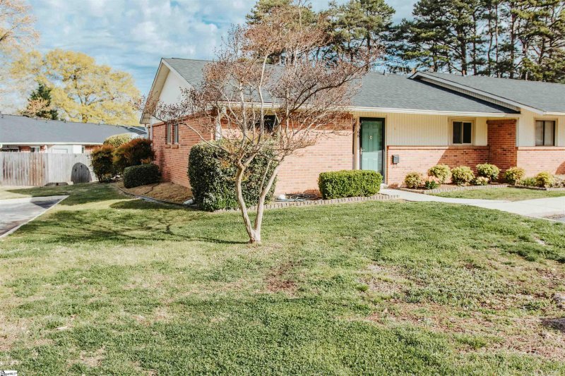 Property image 2 at 68 Briarridge Court, Greenville, SC 29615