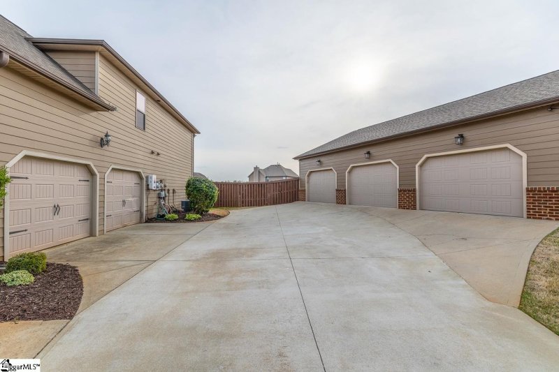 Property image 3 at 165 Harbrooke Circle, Greer, SC 29651