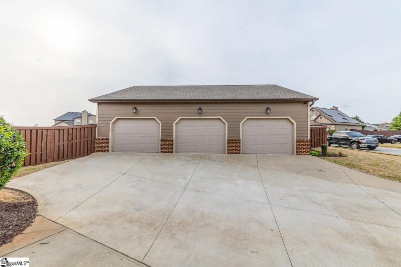 Property image 4 at 165 Harbrooke Circle, Greer, SC 29651