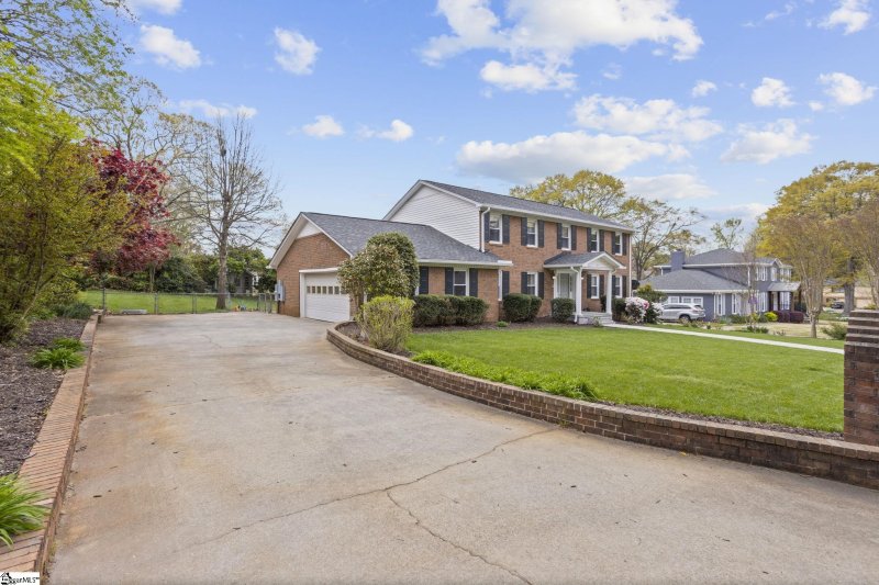 Property image 2 at 10 Donington Drive, Greenville, SC 29615