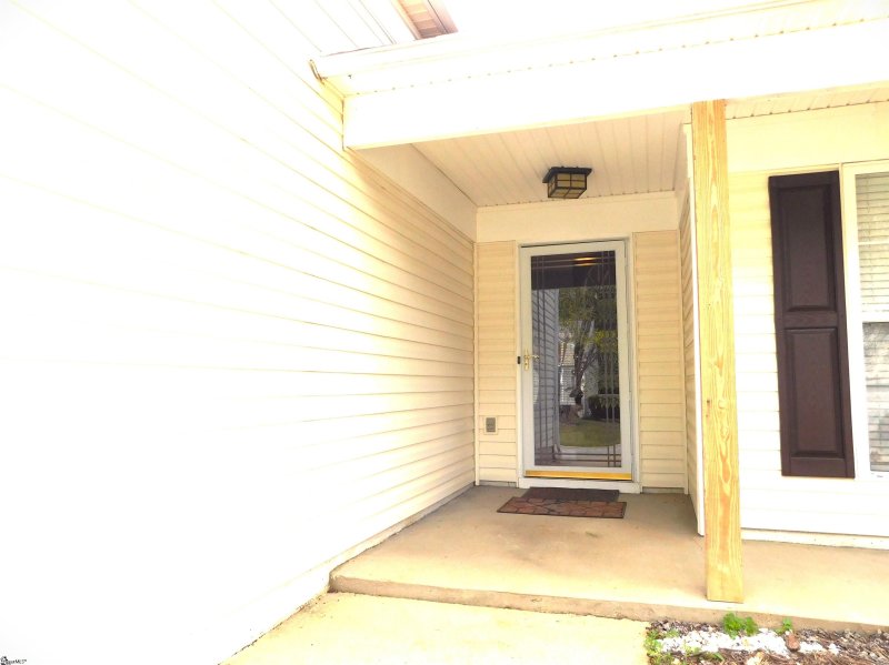 Property image 3 at 105 W Okaloosa Way, Simpsonville, SC 29680-6359