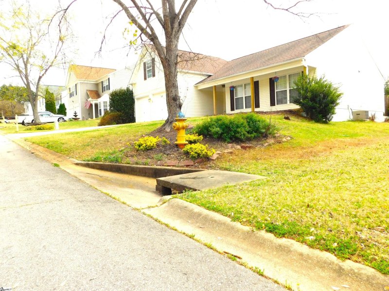 Property image 5 at 105 W Okaloosa Way, Simpsonville, SC 29680-6359