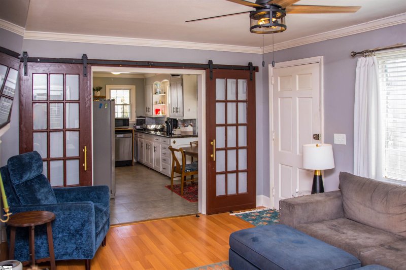 Property image 3 at 122 Carolina Avenue, Greenville, SC 29607