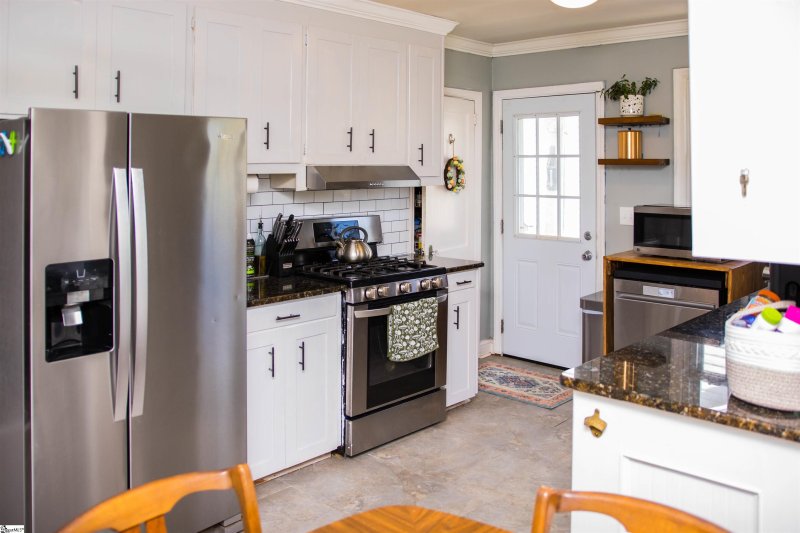 Property image 4 at 122 Carolina Avenue, Greenville, SC 29607