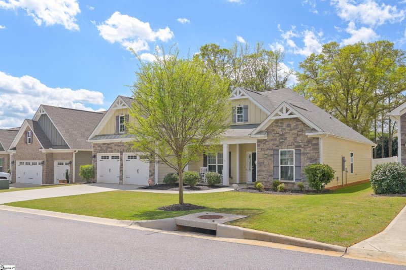 Property image 2 at 8 Guernsey Way, Fountain Inn, SC 29644