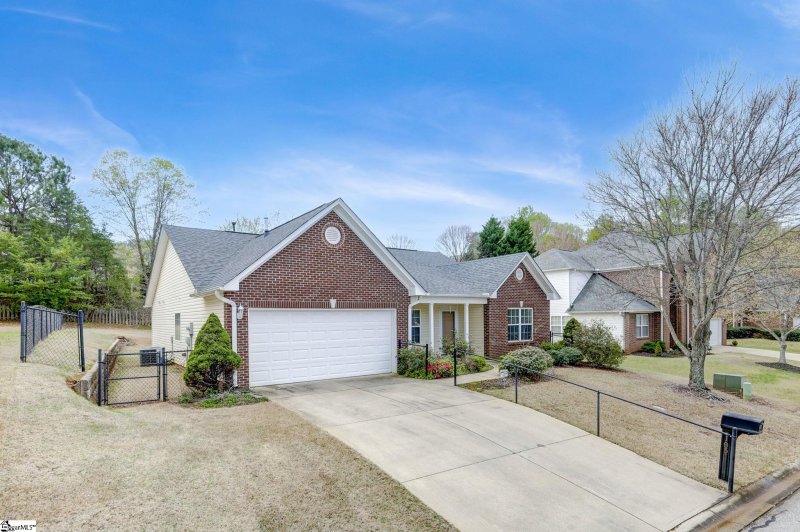 Property image 2 at 105 Cretewood Place, Taylors, SC 29687