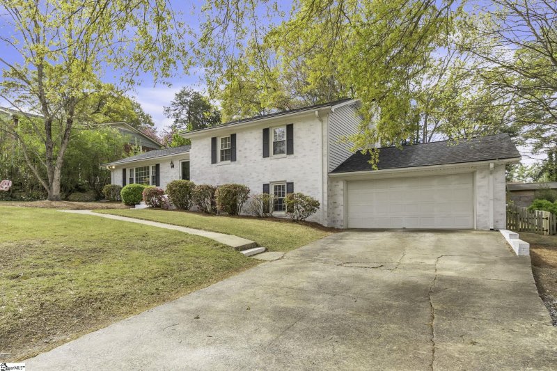 Property image 2 at 9 Bridgeport Drive, Greenville, SC 29615