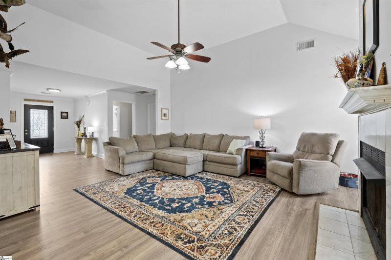 Property image 5 at 4 Ladybird Court, Simpsonville, SC 29680