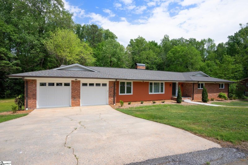 Property image 3 of 102 Ramblewood Lane in Wildaire, Greenville, SC 29615