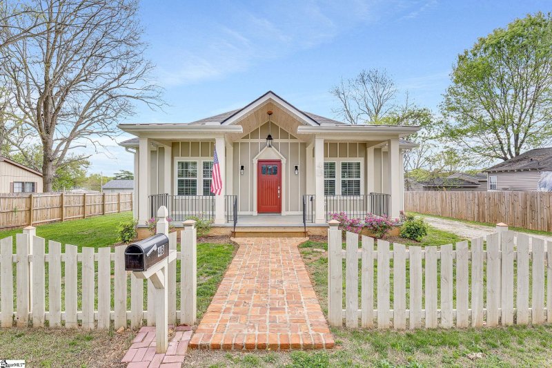 Property image 2 at 4 7th Street, Greenville, SC 29611-5420