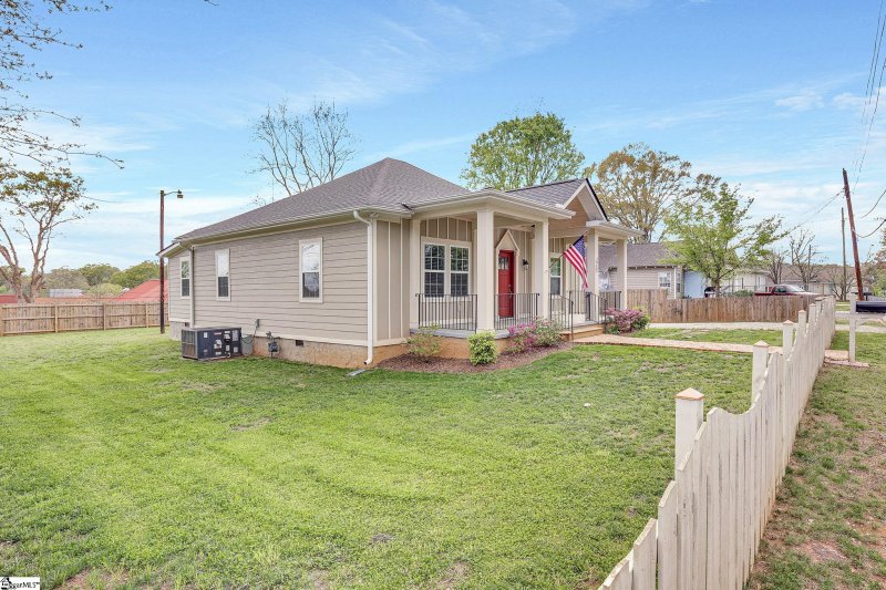 Property image 4 at 4 7th Street, Greenville, SC 29611-5420