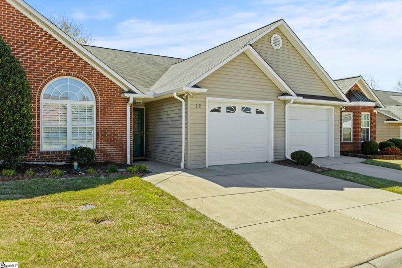 Property image 2 at 12 Magnolia Crest Drive, Simpsonville, SC 29681