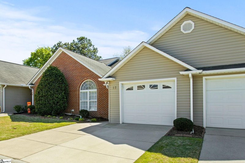 Property image 3 at 12 Magnolia Crest Drive, Simpsonville, SC 29681