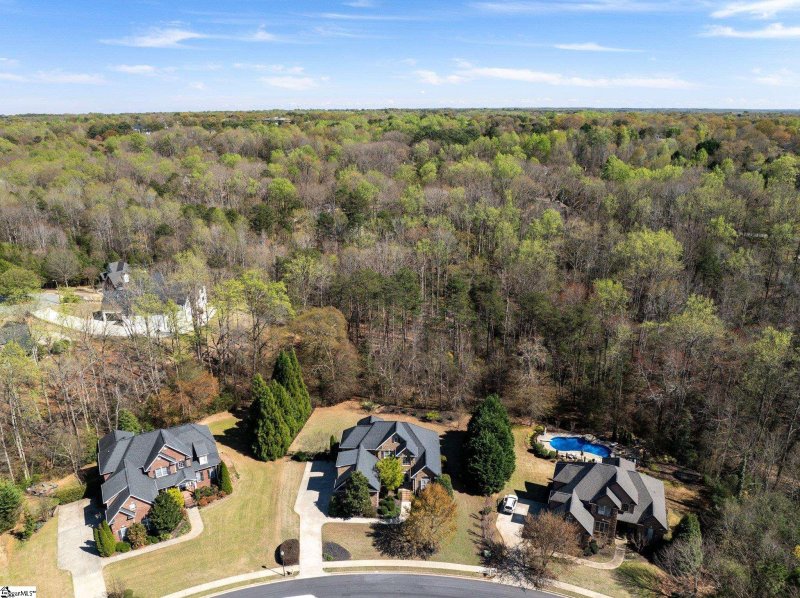 Property image 2 at 556 Verdae Drive, Spartanburg, SC 29301