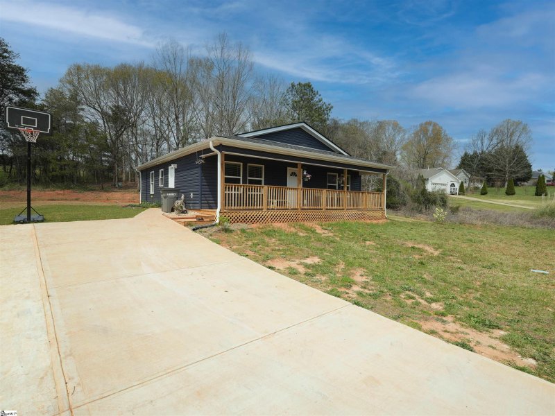 Property image 2 at 105 Golden Springs Lane, Liberty, SC 29657