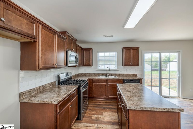 Property image 2 at 106 Charterhouse Avenue, Piedmont, SC 29673