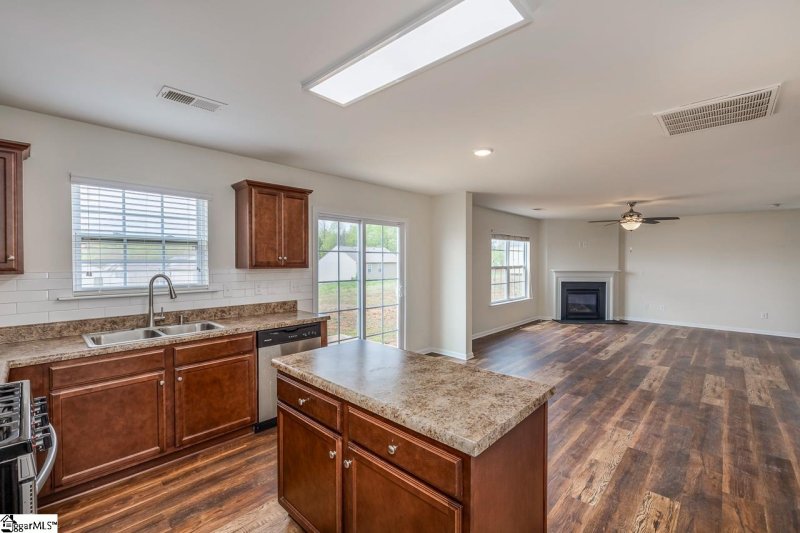 Property image 3 at 106 Charterhouse Avenue, Piedmont, SC 29673