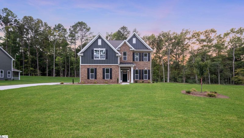 Property image 2 at 1306 Hunters Creek Boulevard, Greenwood, SC 29549