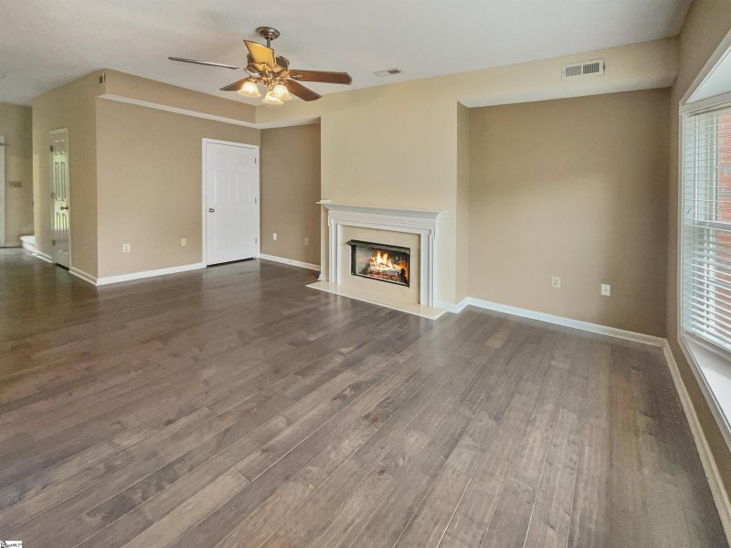 Property image 3 at 391 W Pointe Drive, Spartanburg, SC 29301