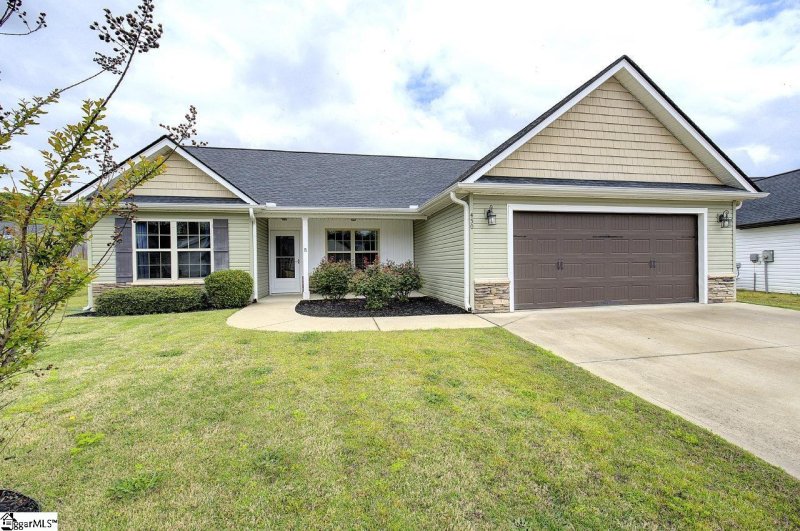 Property image 2 at 450 Peaksview Drive, Simpsonville, SC 29681