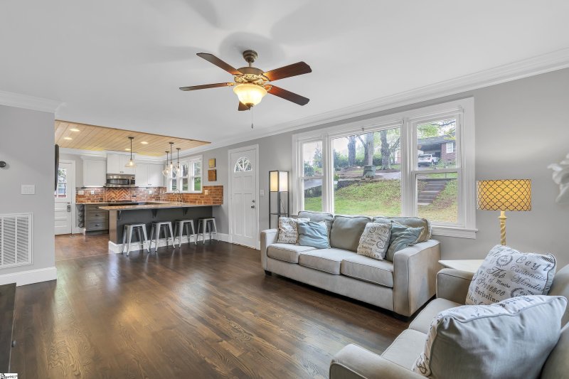 Property image 3 at 15 Columbia Circle, Greenville, SC 29607