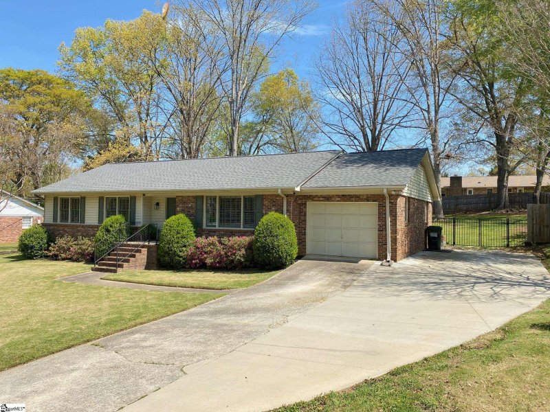 Property image 3 at 407 Brook Glenn Road, Taylors, SC 29687