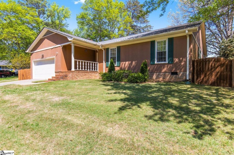 Property image 2 at 4 Bellamy Court, Taylors, SC 29687