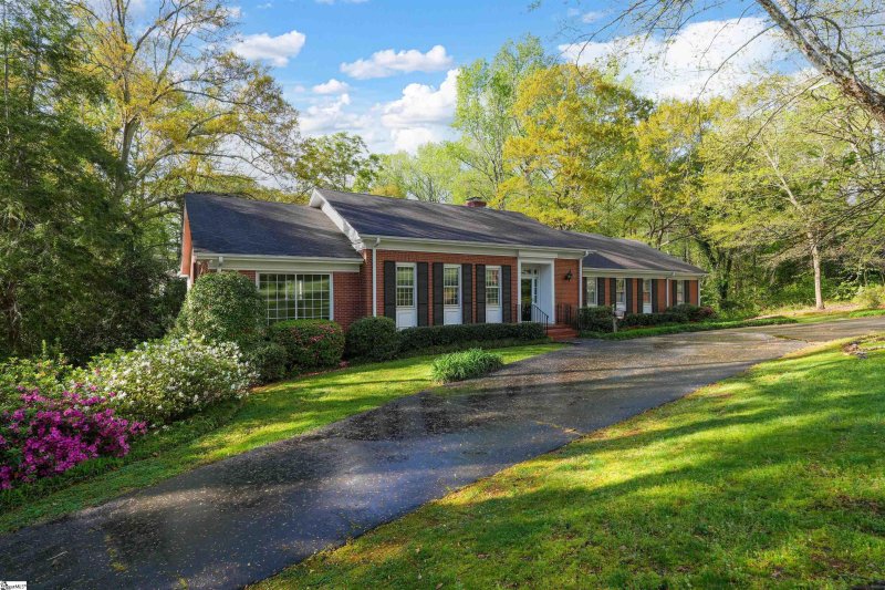 Property image 2 at 12 Rockingham Road, Greenville, SC 29607