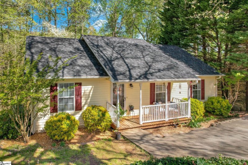 Property image 2 at 1215 Winding Way, Taylors, SC 29687